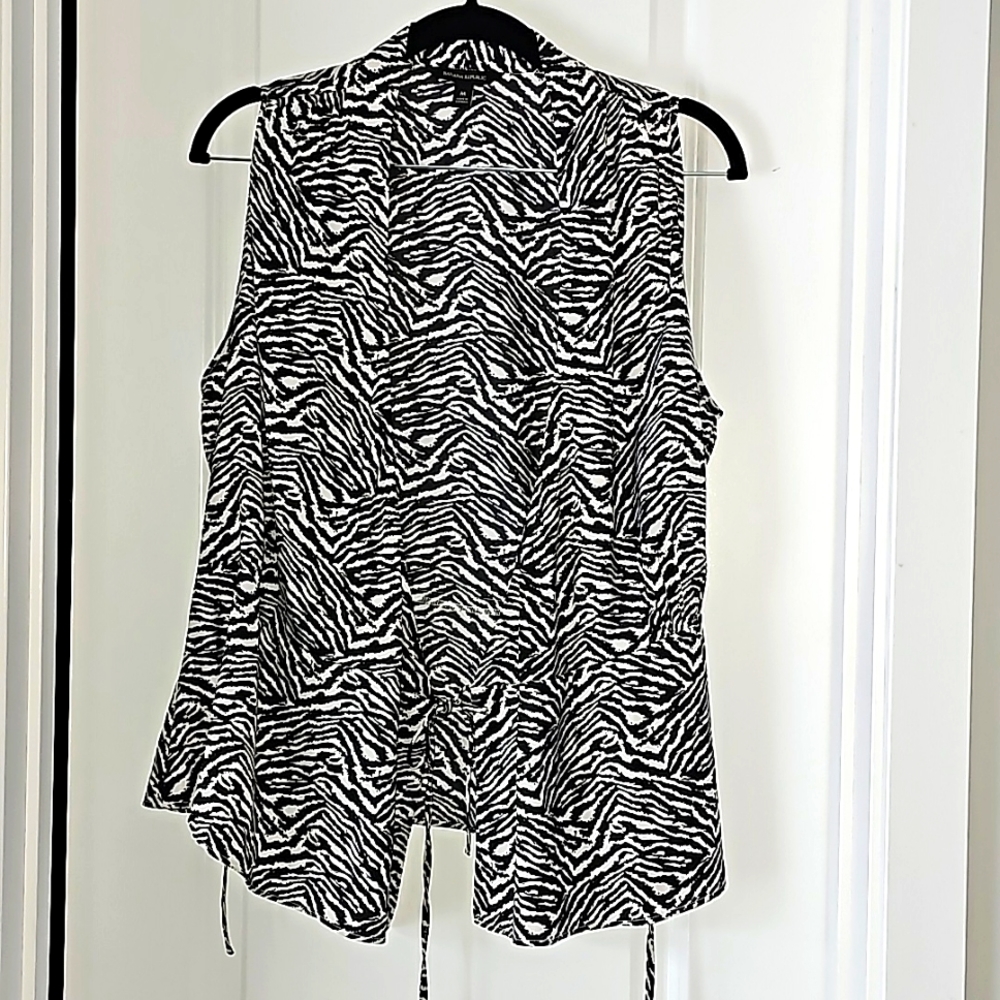Bananna Republic SL Size M Tailoring, Silky 3rd piece, overlay top w/tie VGUC